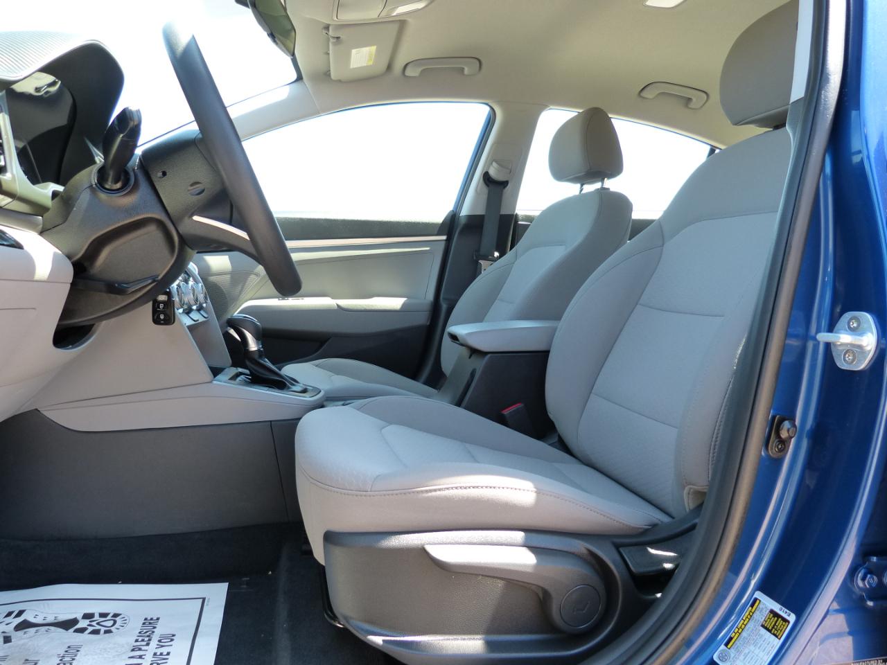 Hyundai Elantra SE 6AT 2020
