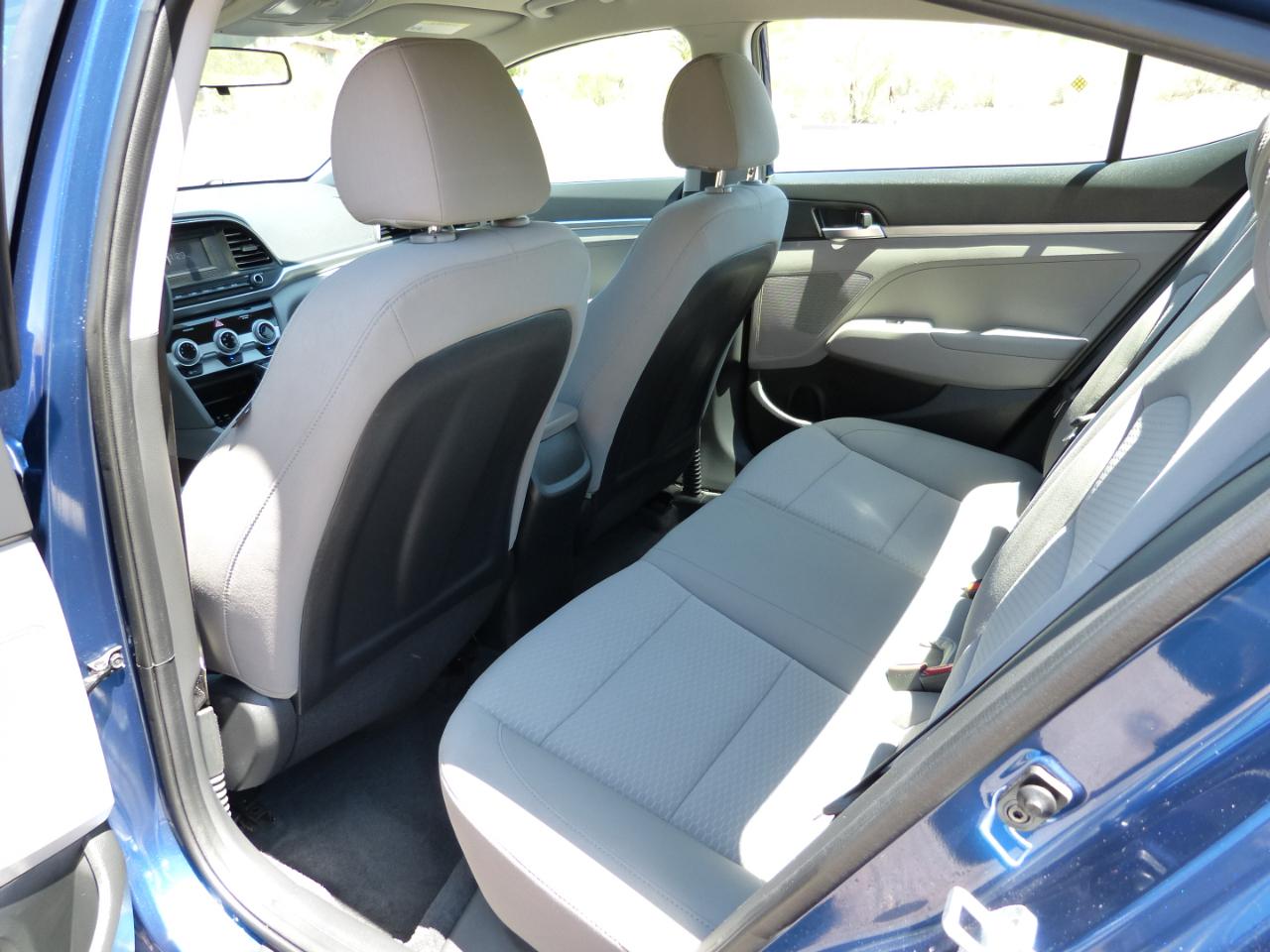 Hyundai Elantra SE 6AT 2020
