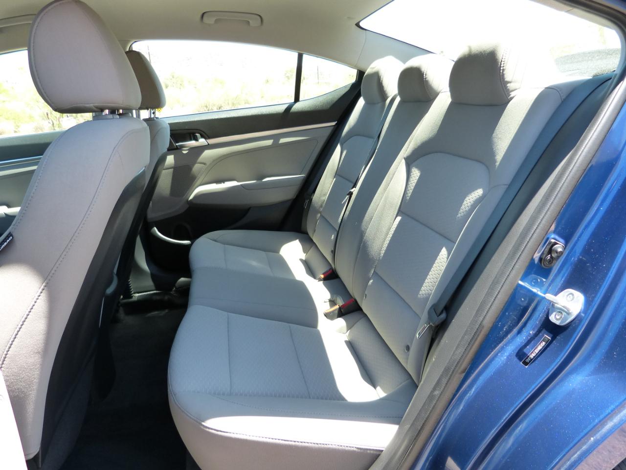Hyundai Elantra SE 6AT 2020
