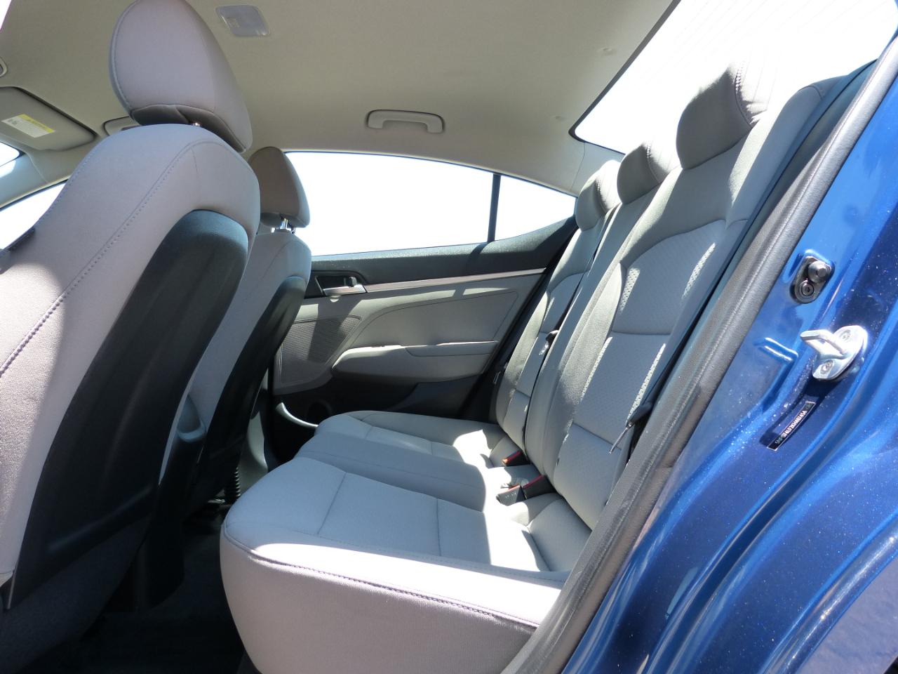 Hyundai Elantra SE 6AT 2020