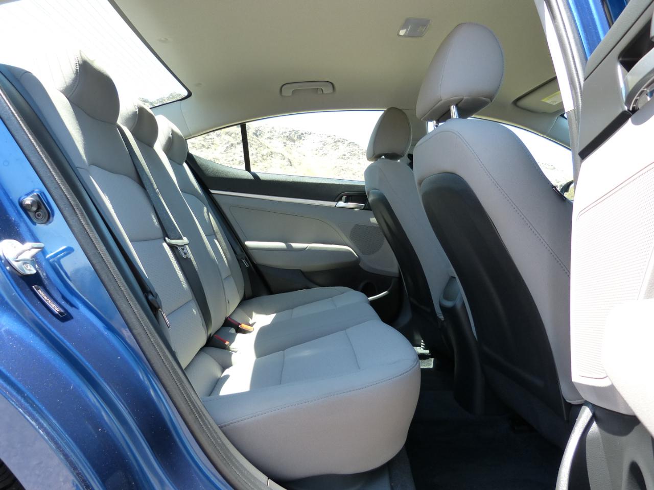 Hyundai Elantra SE 6AT 2020