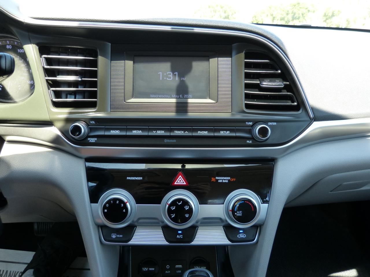 Hyundai Elantra SE 6AT 2020
