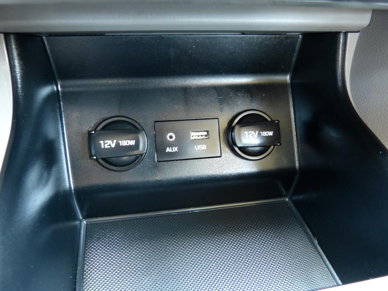 Hyundai Elantra SE 6AT 2020
