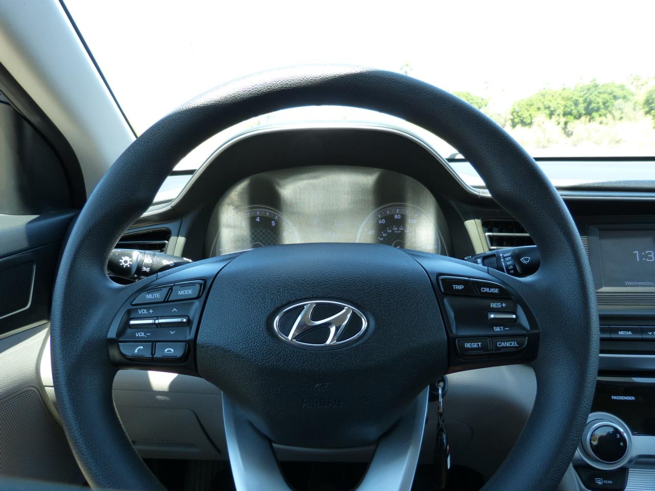 Hyundai Elantra SE 6AT 2020