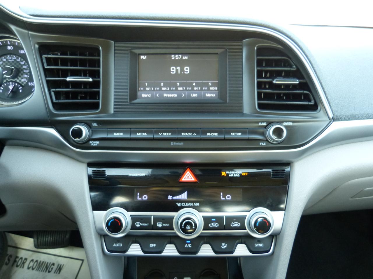 Hyundai Elantra SE 4D Sedan at 2019