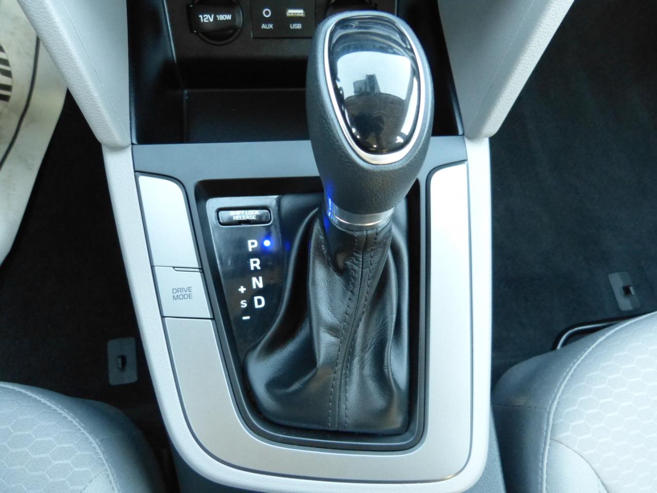 Hyundai Elantra SE 4D Sedan at 2019