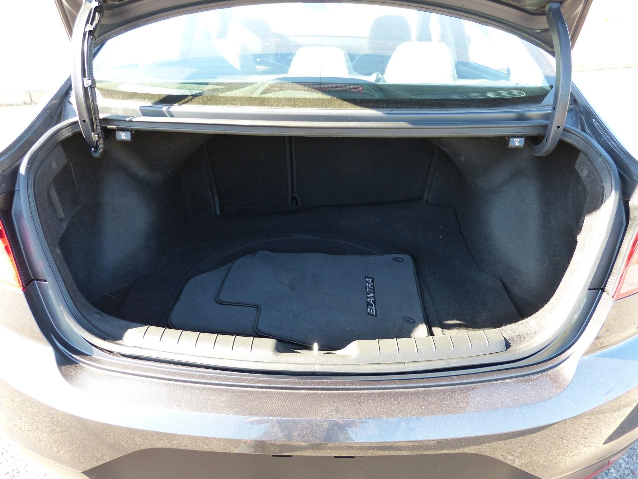 Hyundai Elantra SE 4D Sedan at 2019