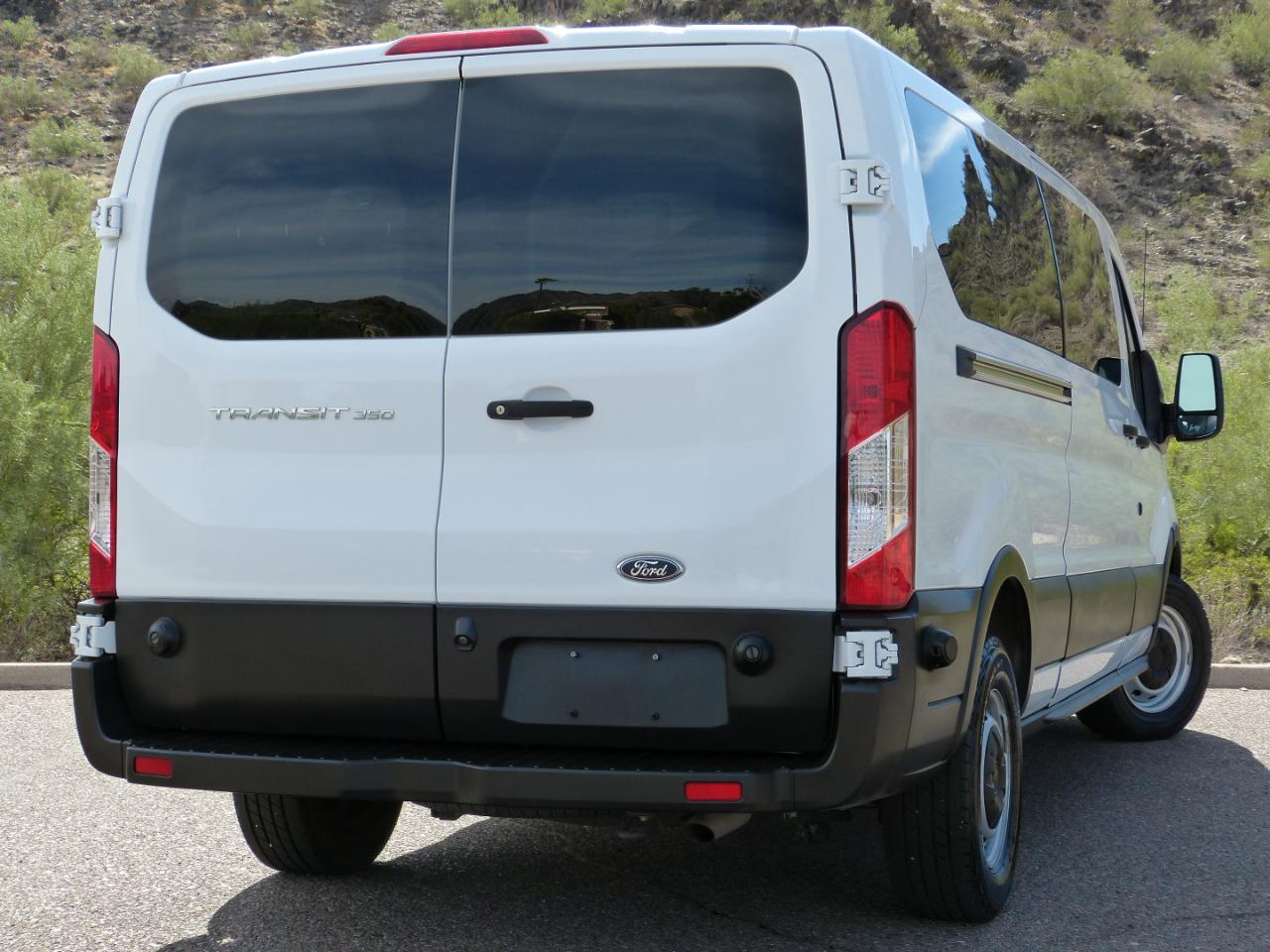 Ford Transit 350 Wagon Low Roof XLT w/Sliding Pass. 148-in. WB 2019