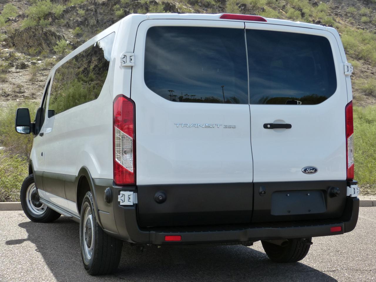 Ford Transit 350 Wagon Low Roof XLT w/Sliding Pass. 148-in. WB 2019