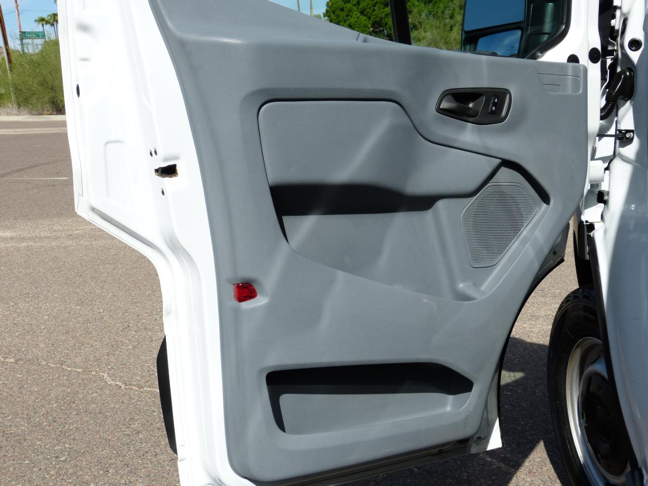 Ford Transit 350 Wagon Low Roof XLT w/Sliding Pass. 148-in. WB 2019