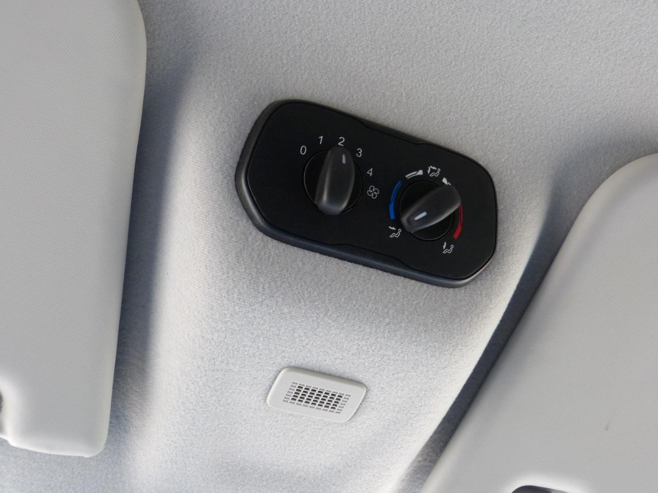 Ford Transit 350 Wagon Low Roof XLT w/Sliding Pass. 148-in. WB 2019