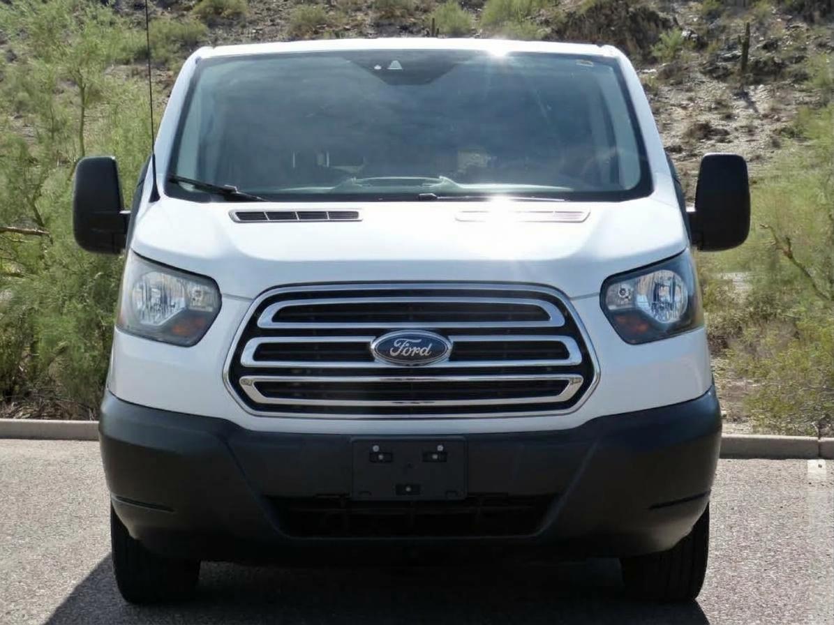 Ford Transit photo 3