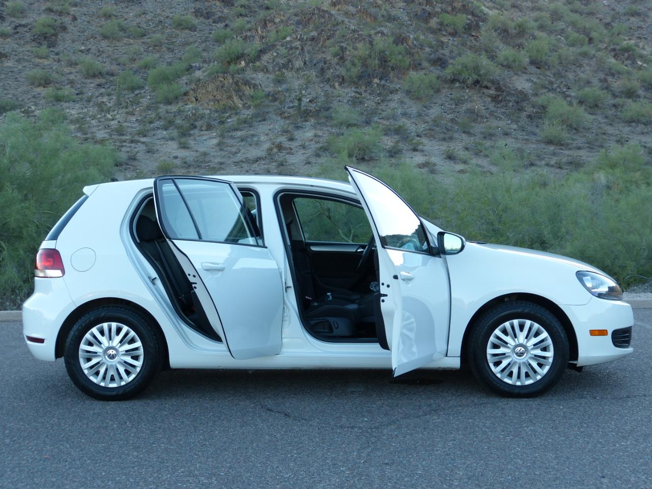 Volkswagen Golf 2.5L 4-Door 2011