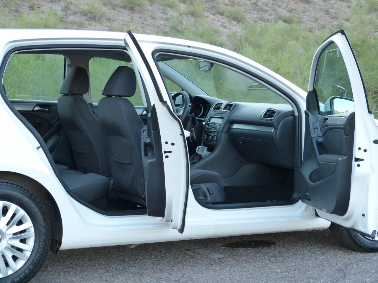 Volkswagen Golf 2.5L 4-Door 2011