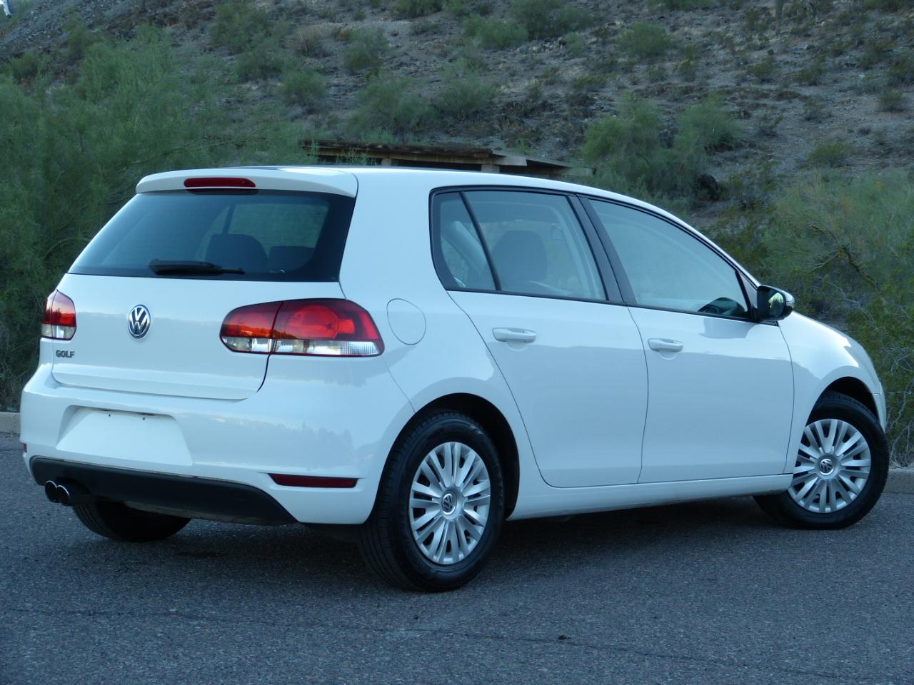 Volkswagen Golf 2.5L 4-Door 2011