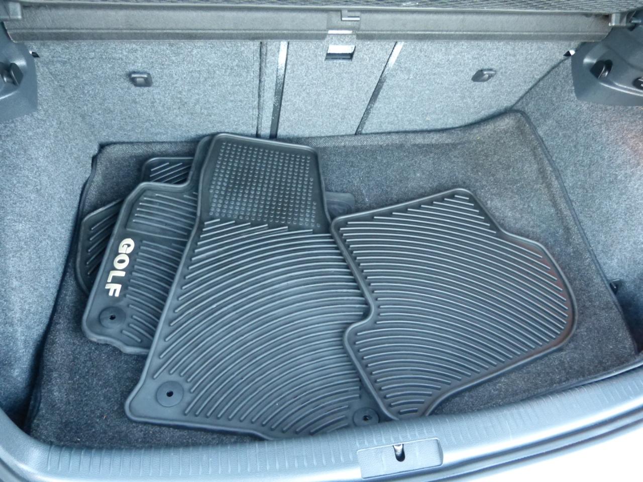 Volkswagen Golf 2.5L 4-Door 2011