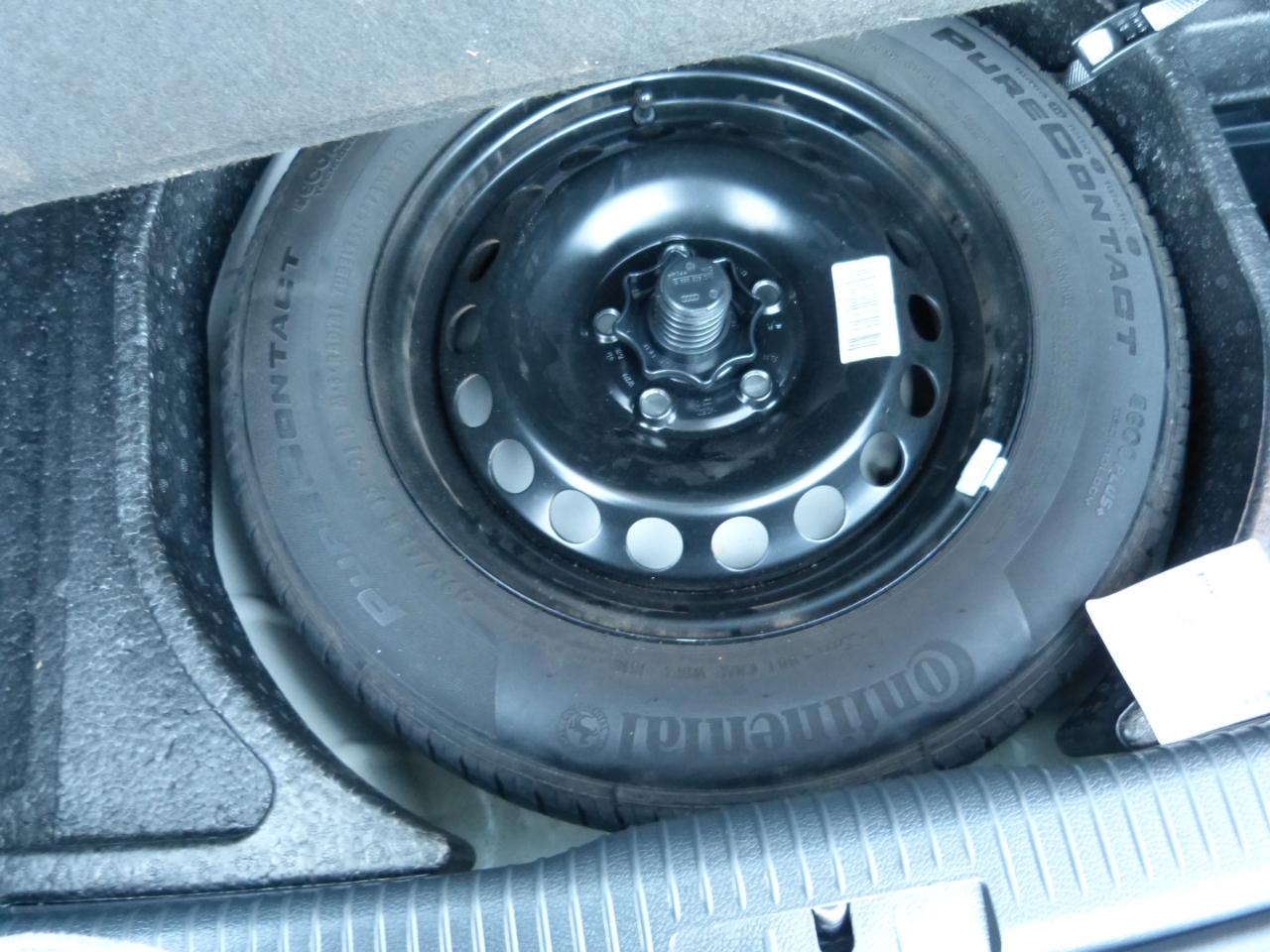 Volkswagen Golf 2.5L 4-Door 2011