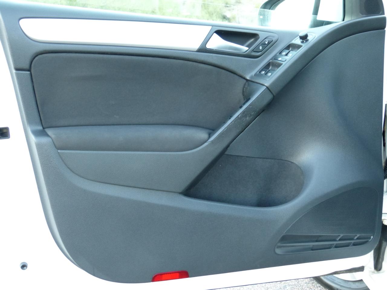 Volkswagen Golf 2.5L 4-Door 2011