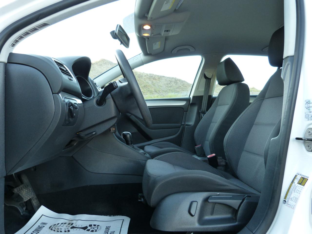 Volkswagen Golf 2.5L 4-Door 2011