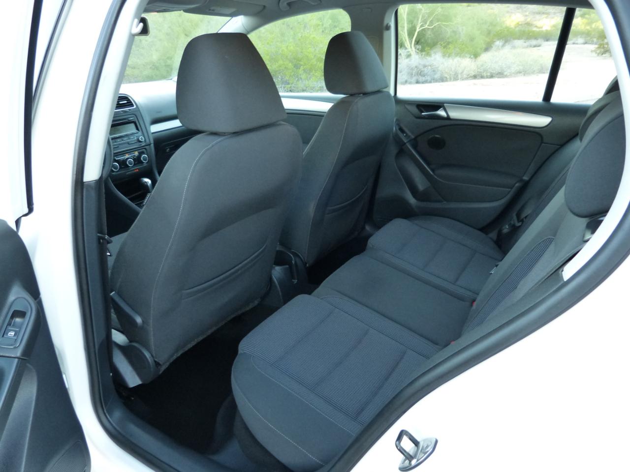 Volkswagen Golf 2.5L 4-Door 2011