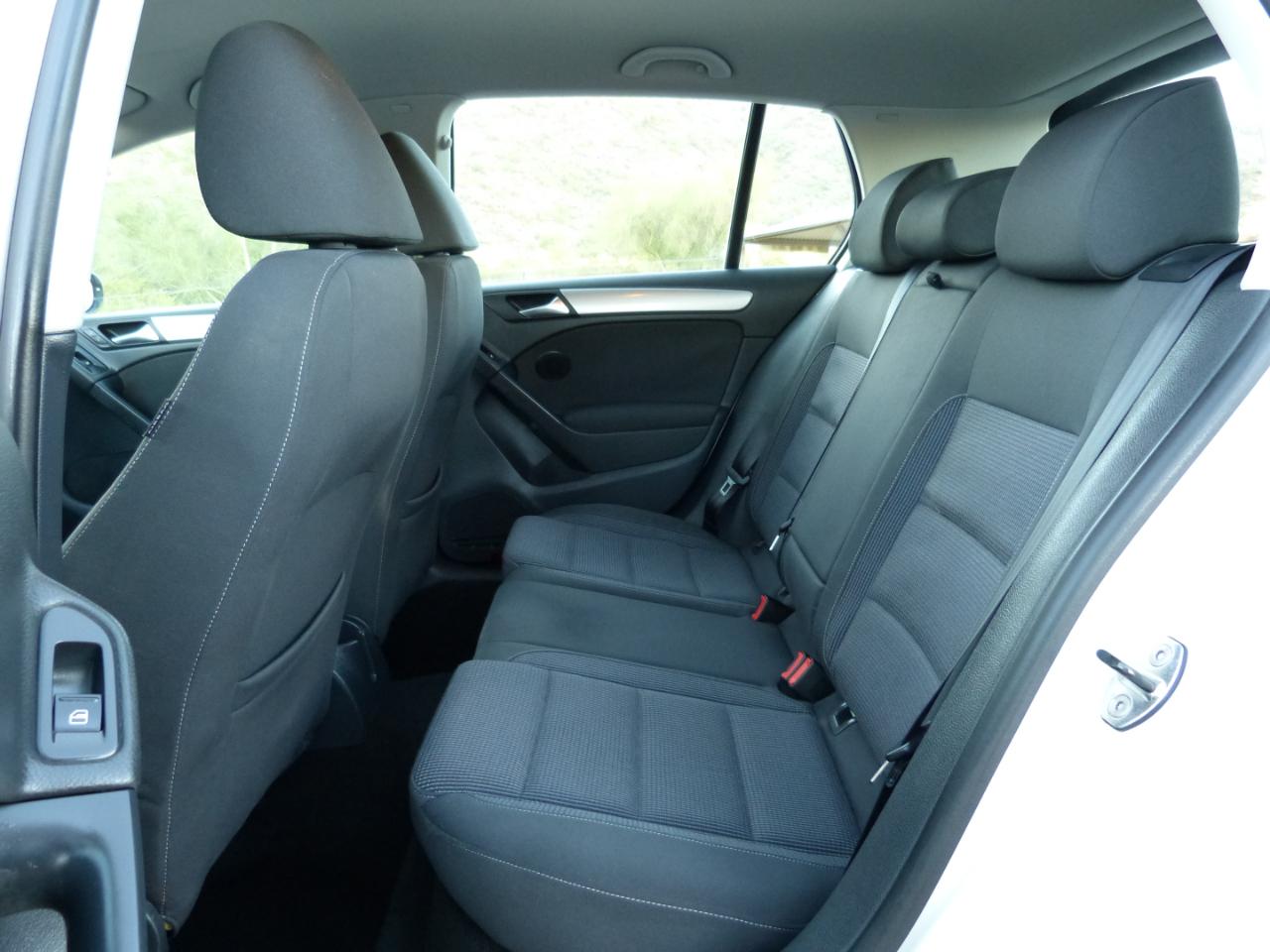 Volkswagen Golf 2.5L 4-Door 2011