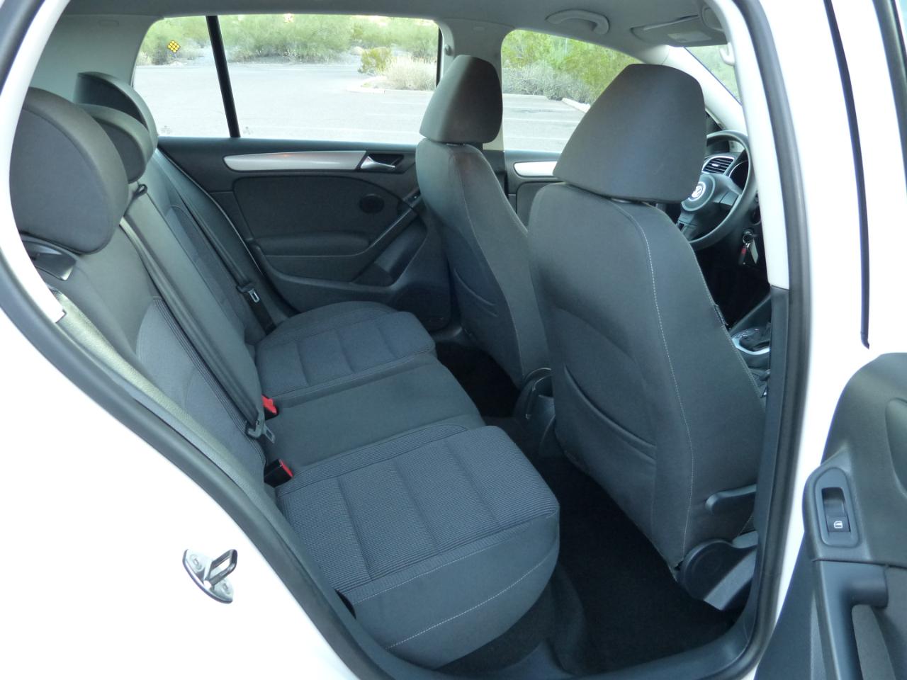 Volkswagen Golf 2.5L 4-Door 2011