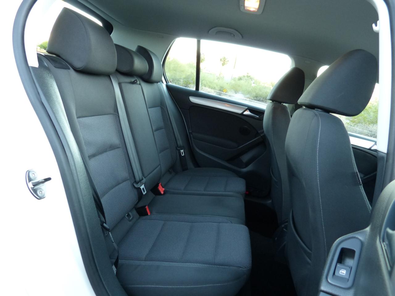 Volkswagen Golf 2.5L 4-Door 2011