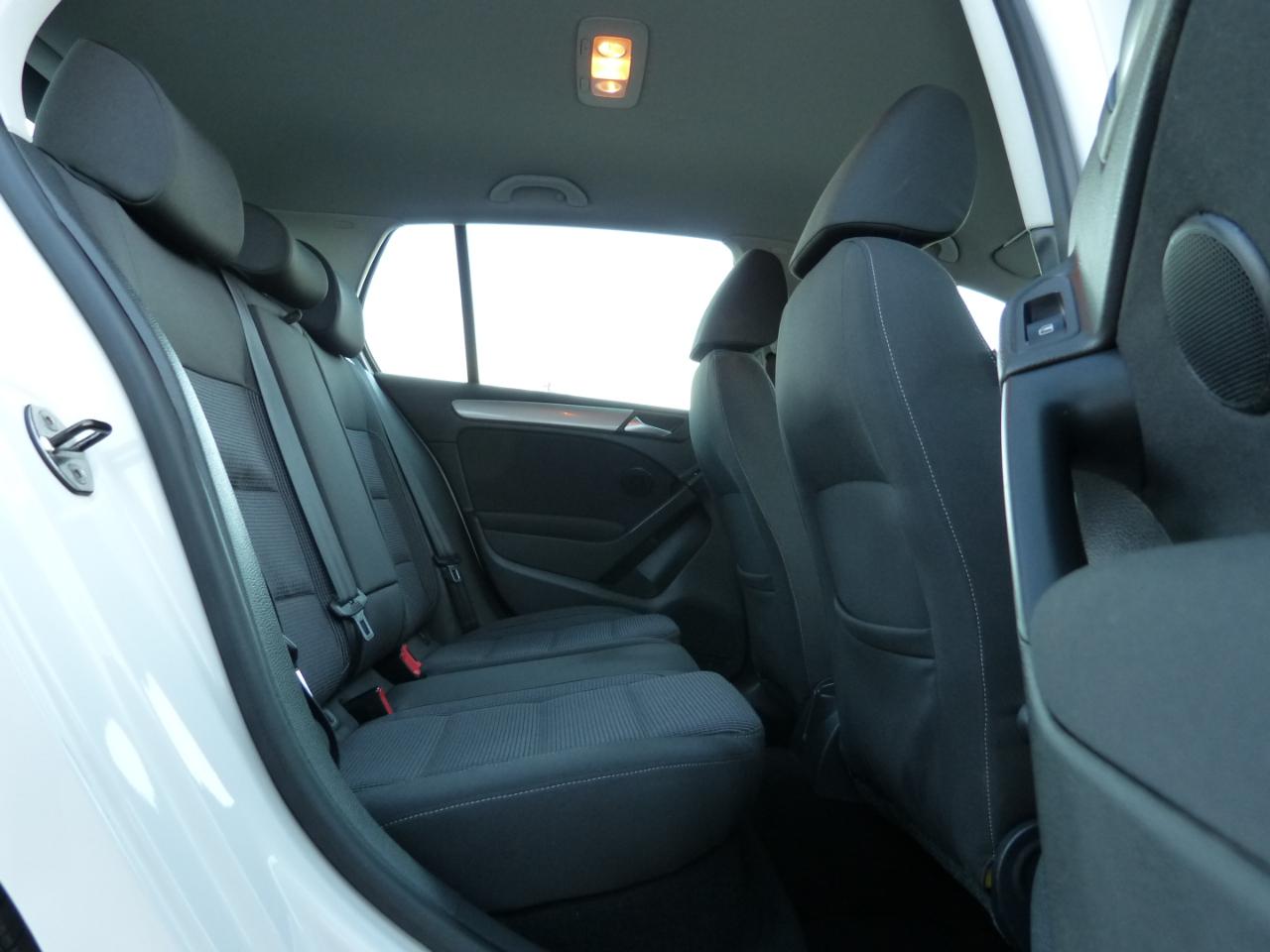 Volkswagen Golf 2.5L 4-Door 2011