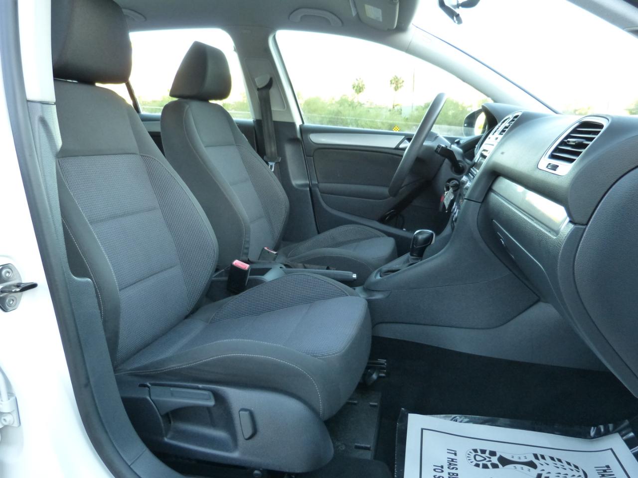 Volkswagen Golf 2.5L 4-Door 2011