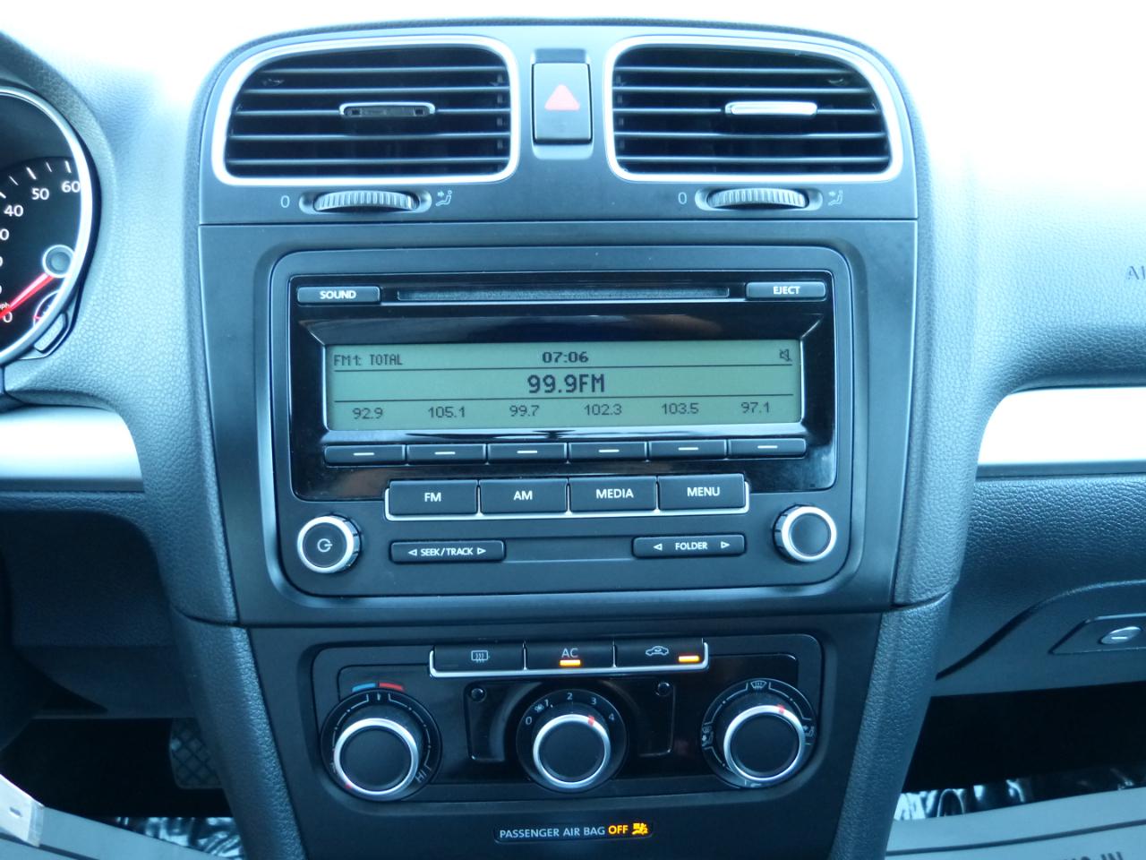 Volkswagen Golf 2.5L 4-Door 2011