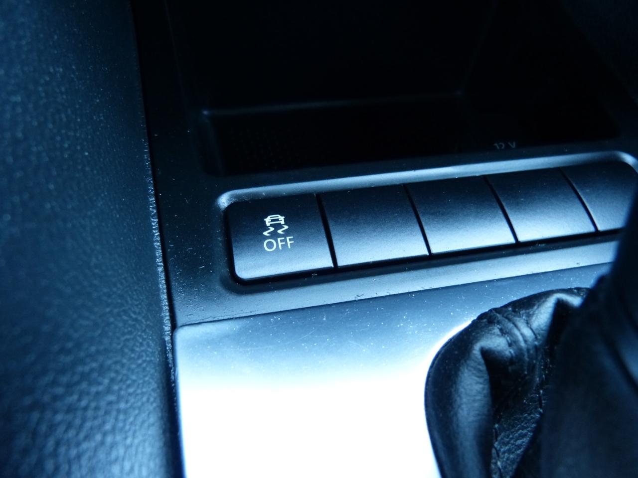 Volkswagen Golf 2.5L 4-Door 2011