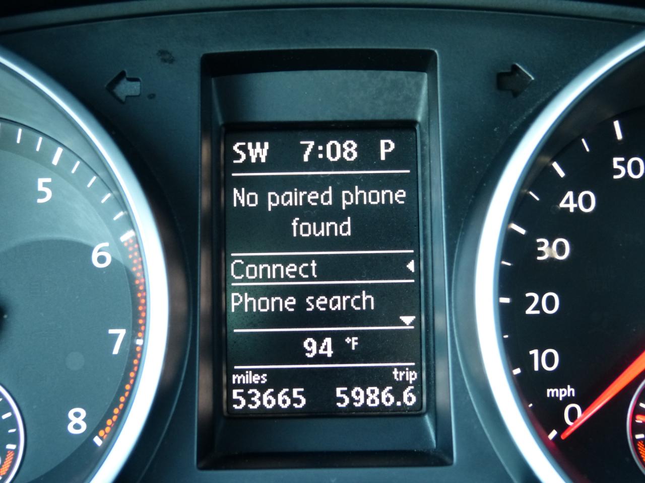 Volkswagen Golf 2.5L 4-Door 2011