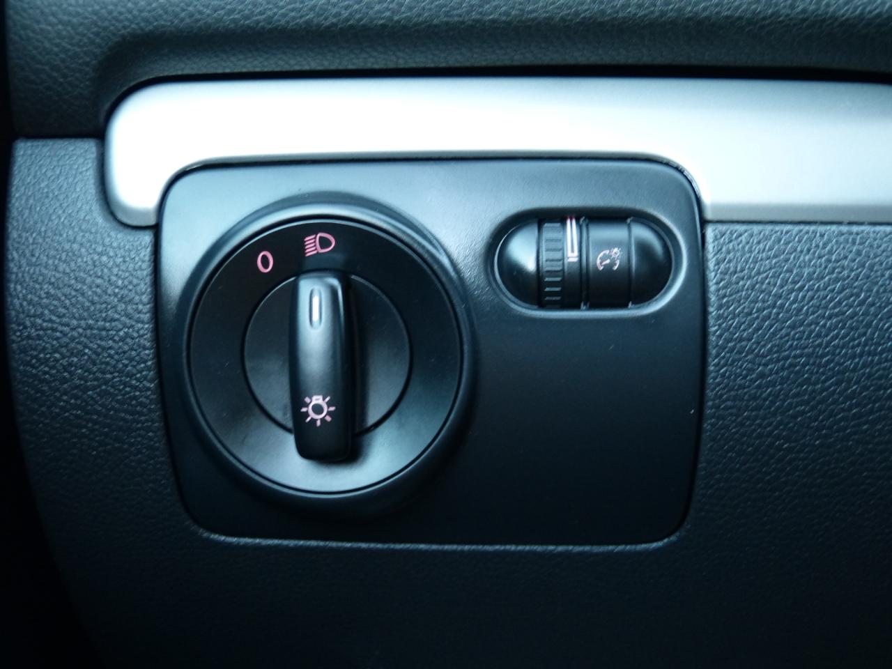 Volkswagen Golf 2.5L 4-Door 2011