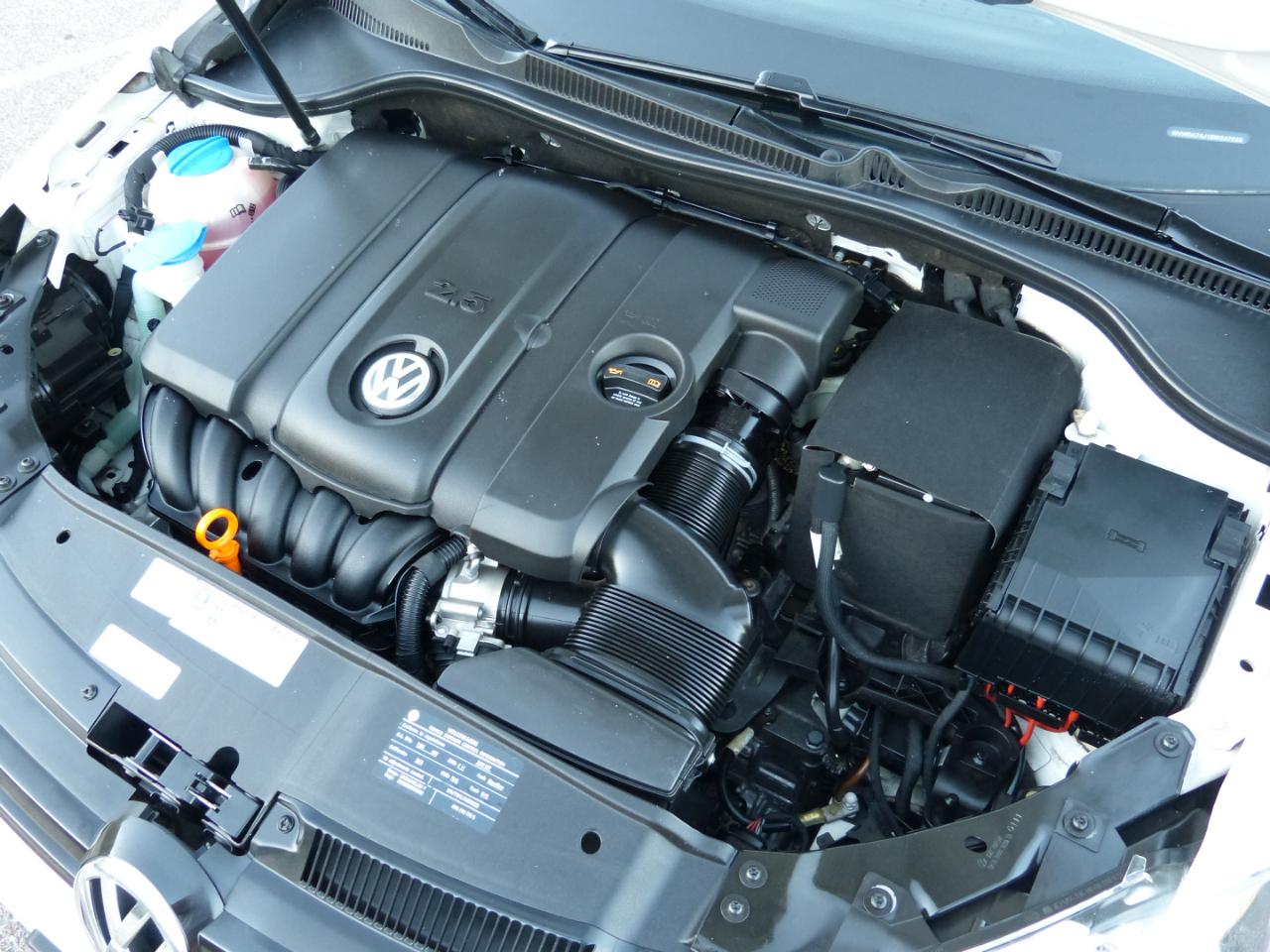 Volkswagen Golf 2.5L 4-Door 2011