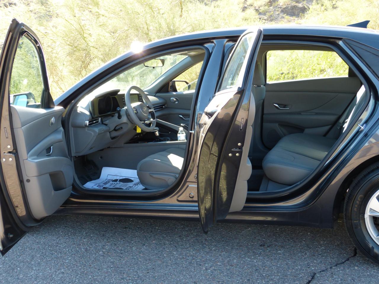 Hyundai Elantra SE 2021