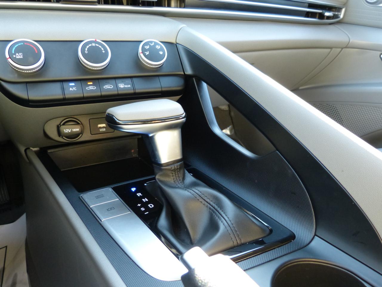 Hyundai Elantra SE 2021