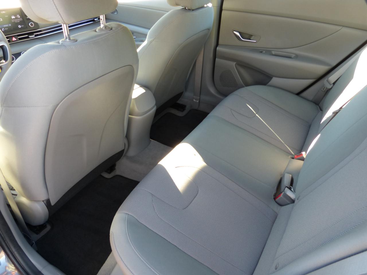 Hyundai Elantra SE 2021