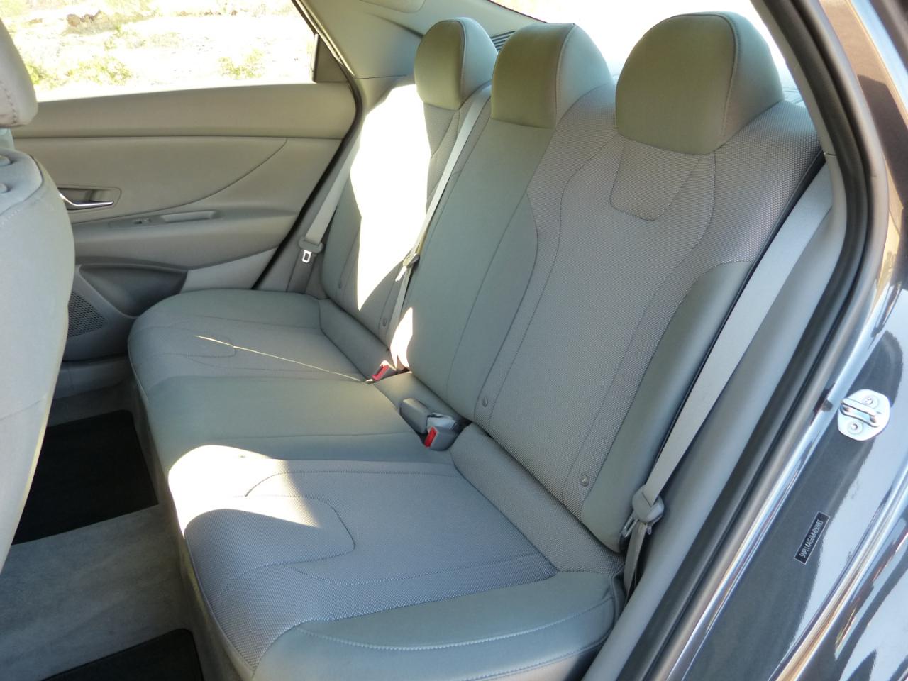 Hyundai Elantra SE 2021
