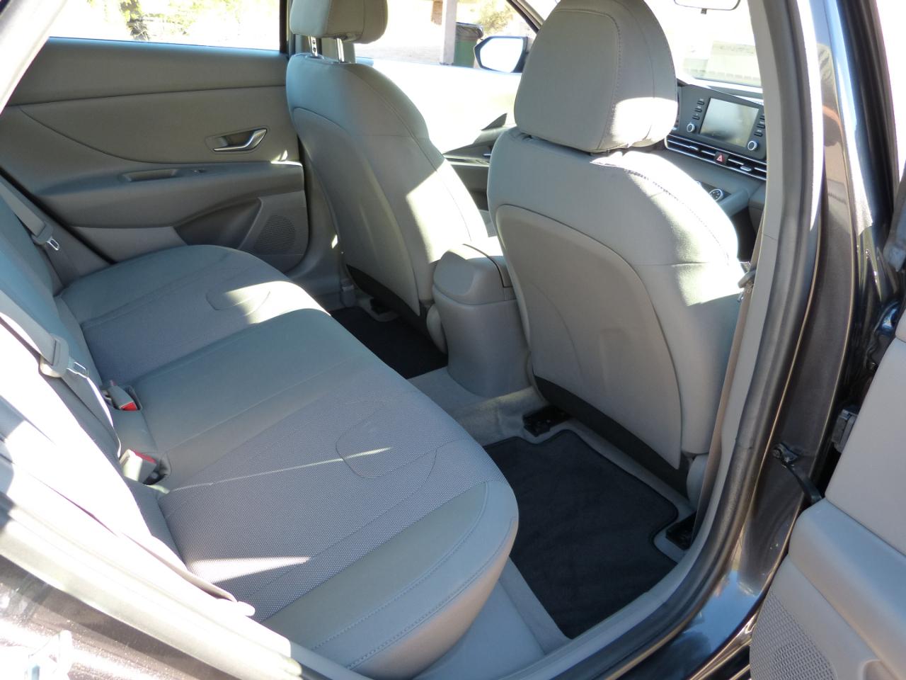 Hyundai Elantra SE 2021