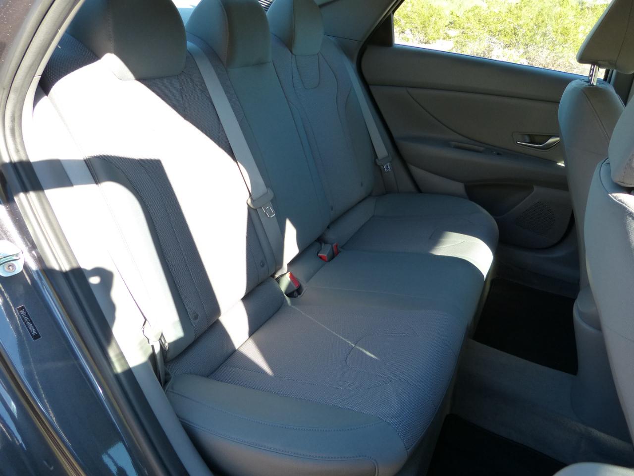 Hyundai Elantra SE 2021