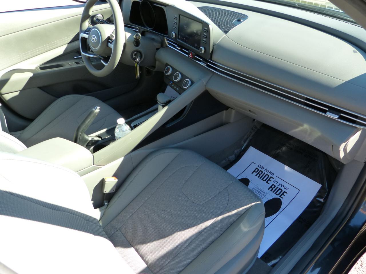 Hyundai Elantra SE 2021