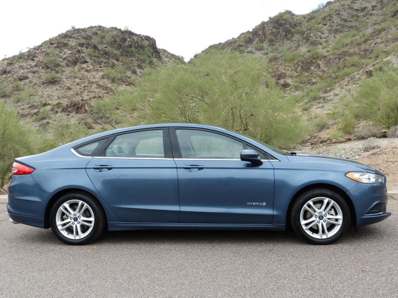 Ford Fusion Hybrid S 2018