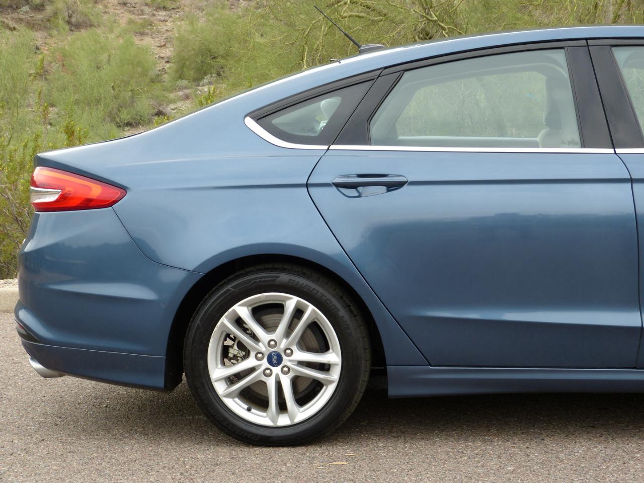 Ford Fusion Hybrid S 2018