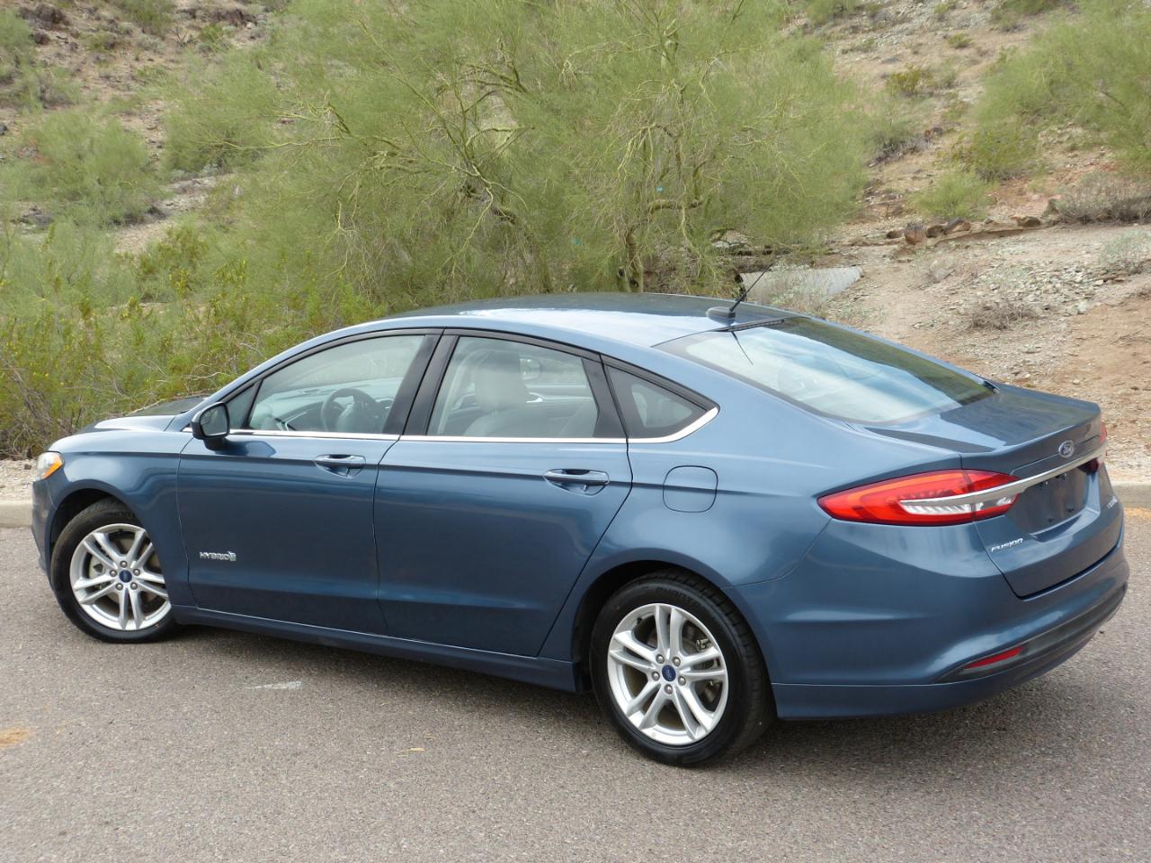 Ford Fusion Hybrid S 2018