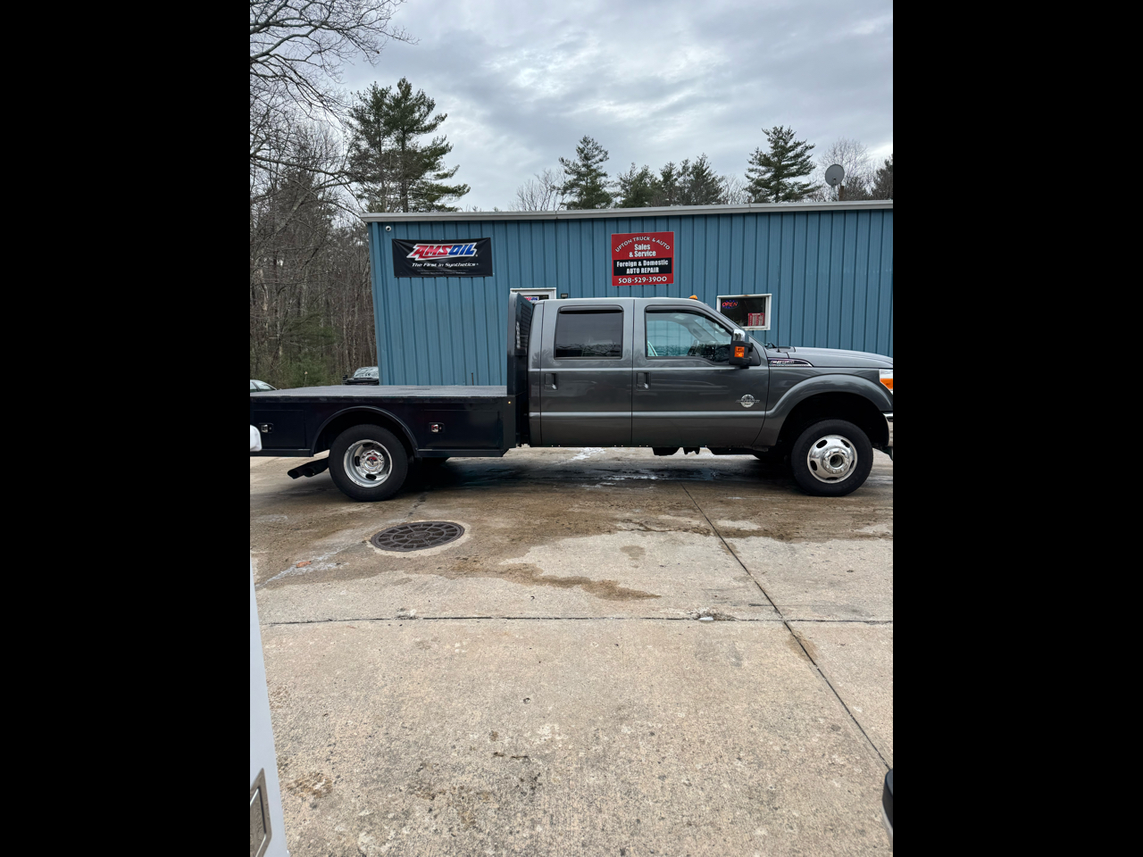 2016 Ford F-350 Super Duty Chassis Cab Lariat's photo