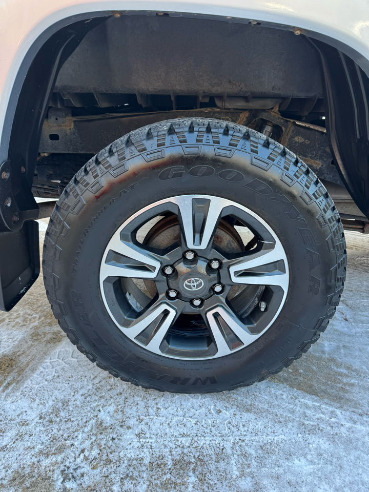 Toyota Tacoma SR5 Double Cab Super Long Bed V6 6AT 4WD 2017