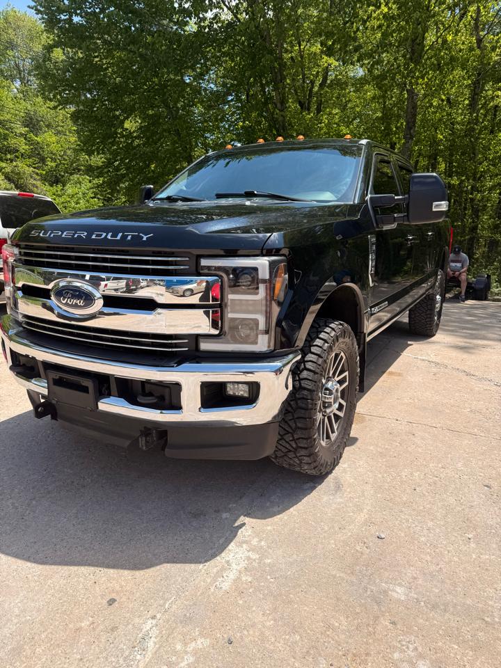 Ford F-350 SD Lariat Crew Cab Short Bed 4WD 2018