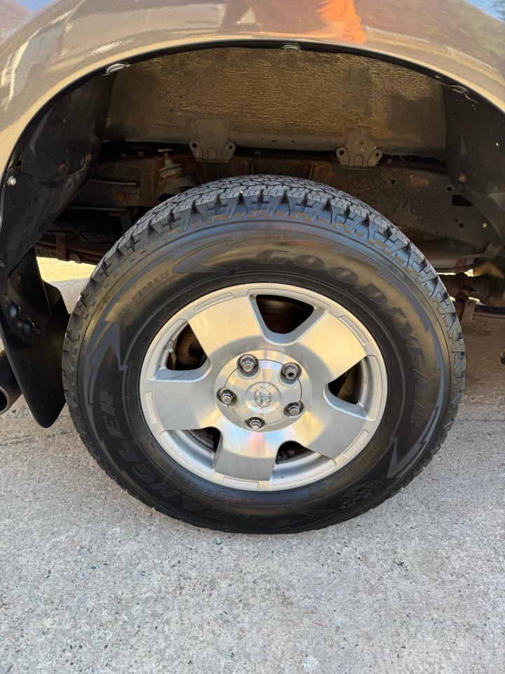 Toyota Tundra Limited 5.7L CrewMax 4WD 2012