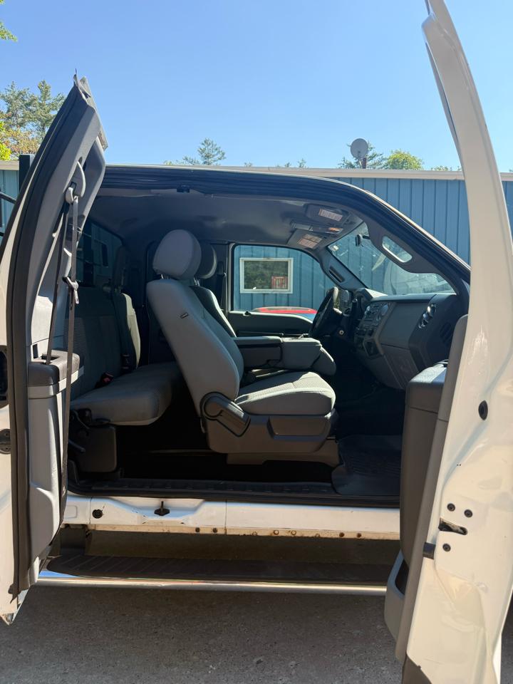 Ford F-350 SD XL SuperCab 4WD 2012
