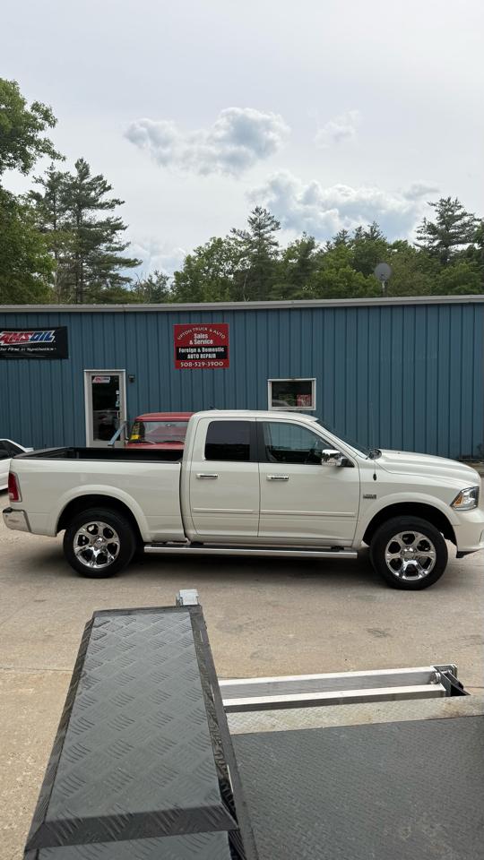 RAM 1500 Laramie Quad Cab 4WD 2016